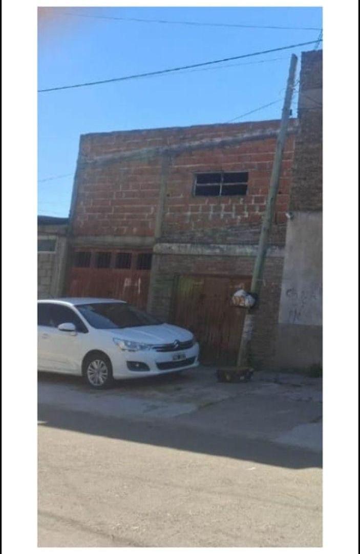 GALPÓN CON VIVIENDA DE 3 AMBIENTES EN VENTA EN BERAZATEGUI.