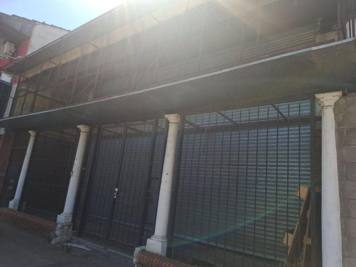 LOCAL DE 200 M2 EN VENTA EN BERAZATEGUI OESTE.