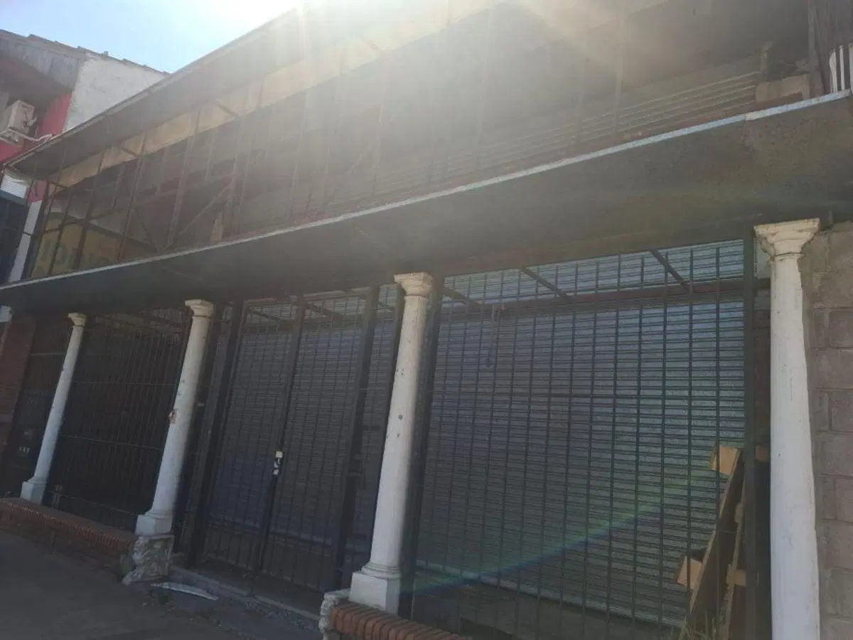 VENTA EN BLOCK INMUEBLE COMERCIAL EN ESQUINA, 2 LOCALES Y 2 GALPONES CON VIVIENDA AL FONDO EN BERAZA 1