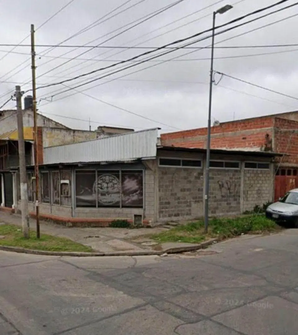 VENTA EN BLOCK INMUEBLE COMERCIAL EN ESQUINA, 2 LOCALES Y 2 GALPONES CON VIVIENDA AL FONDO EN BERAZA 5