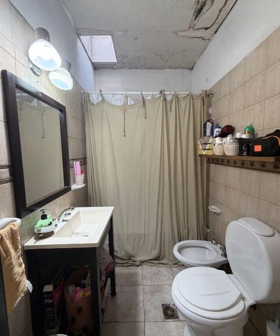 CASA DE 3 AMBIENTES EN VENTA EN BARRIO PARQUE BERNAL. 5