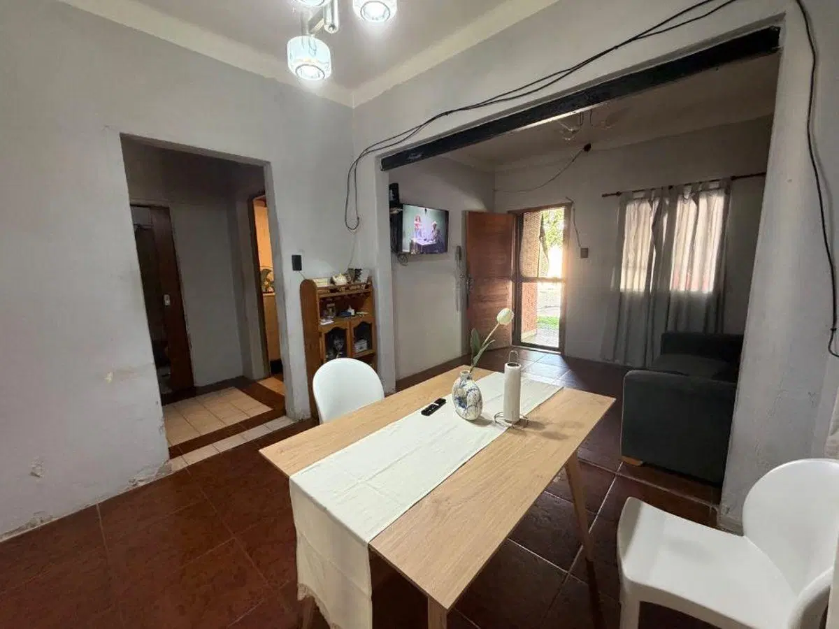 CASA DE 3 AMBIENTES EN VENTA EN BARRIO PARQUE BERNAL. 4