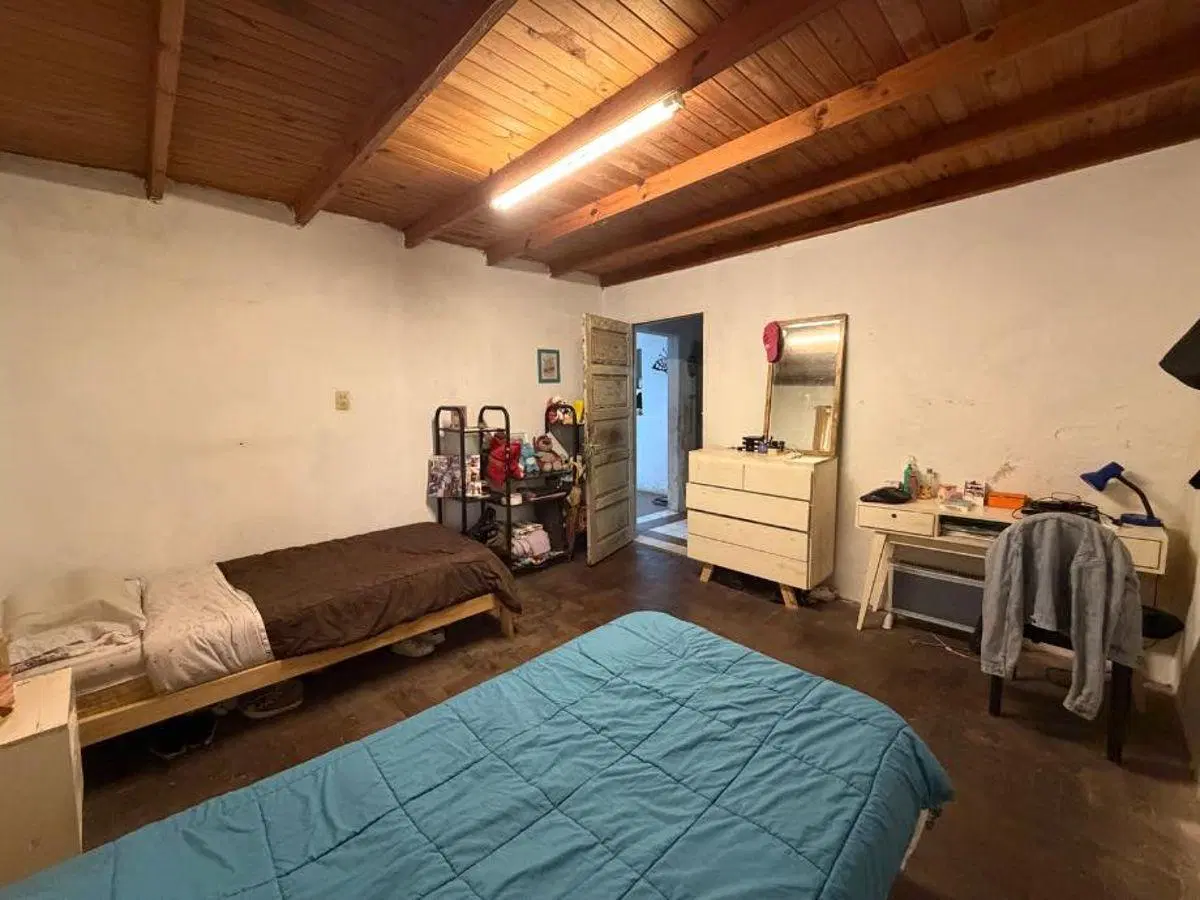 CASA DE 3 AMBIENTES EN VENTA EN BARRIO PARQUE BERNAL. 5