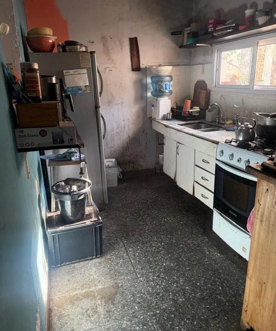 CASA DE 3 AMBIENTES EN VENTA EN BARRIO PARQUE BERNAL. 1