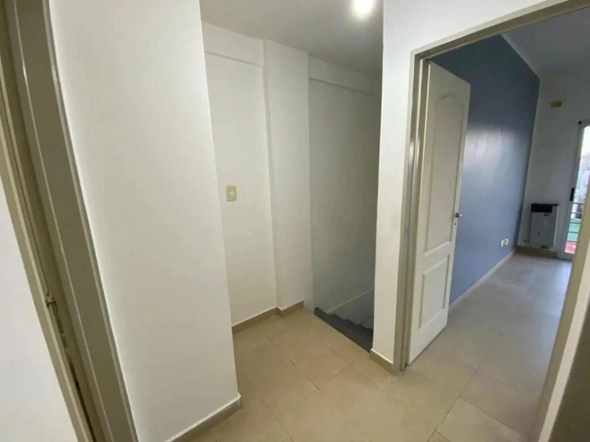 Foto de DEPARTAMENTO TIPO DUPLEX DE 3 AMBIENTES EN VENTA EN BERAZATEGUI CENTRO., imagen 5