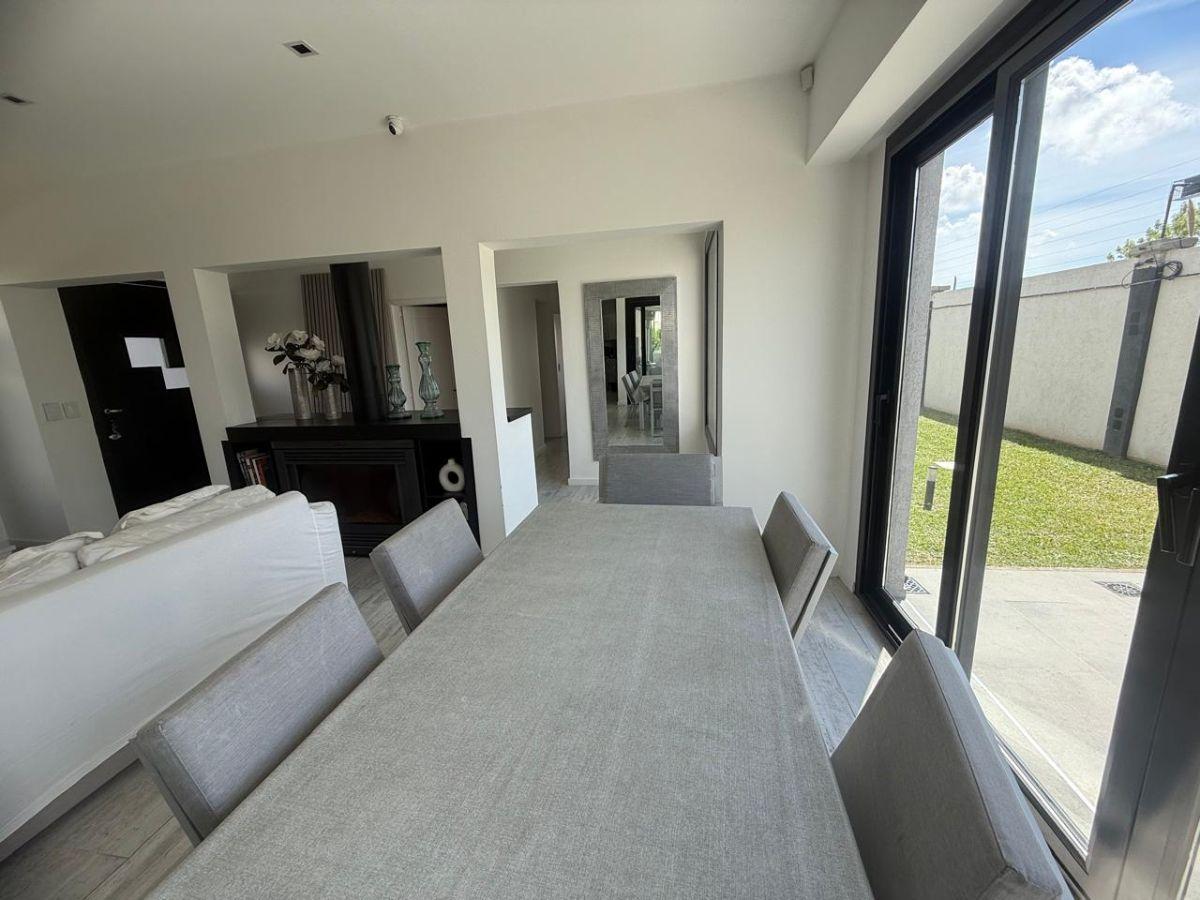 Foto de CASA DE 5 AMBIENTES EN VENTA EN BARRIO PRIVADO LOS TRONCOS BERAZATEGUI, imagen 3