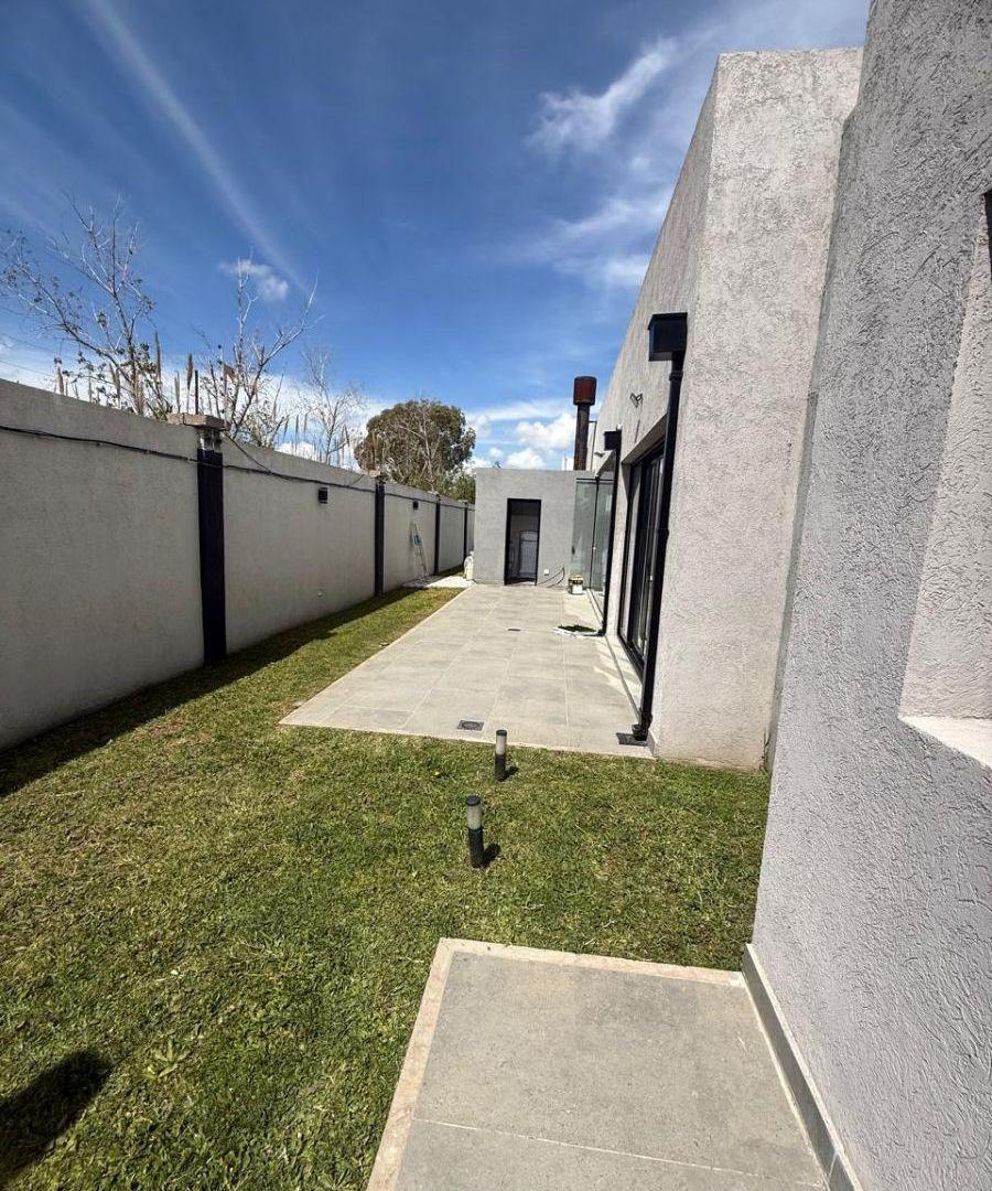 Foto de CASA DE 5 AMBIENTES EN VENTA EN BARRIO PRIVADO LOS TRONCOS BERAZATEGUI, imagen 2