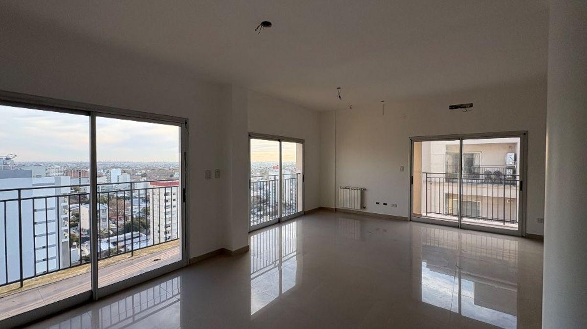 Foto de DEPARTAMENTO 4 AMBIENTES EN VENTA EN BERNAL CENTRO., imagen 3