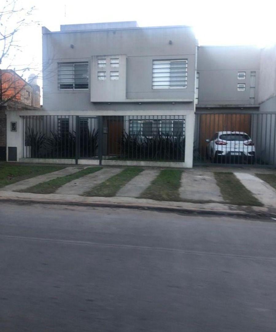 Foto de CASA 5 AMBIENTES EN VENTA EN BARRIO PARQUE., imagen 1
