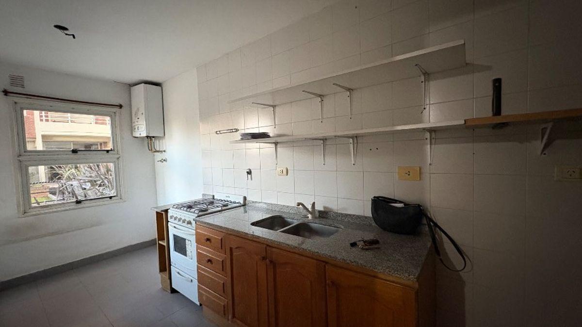Foto de DEPARTAMENTO 3 AMBIENTES EN VENTA EN BARRIO PARQUE BERNAL., imagen 4