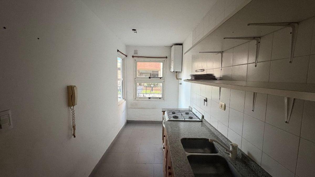 Foto de DEPARTAMENTO 3 AMBIENTES EN VENTA EN BARRIO PARQUE BERNAL., imagen 5