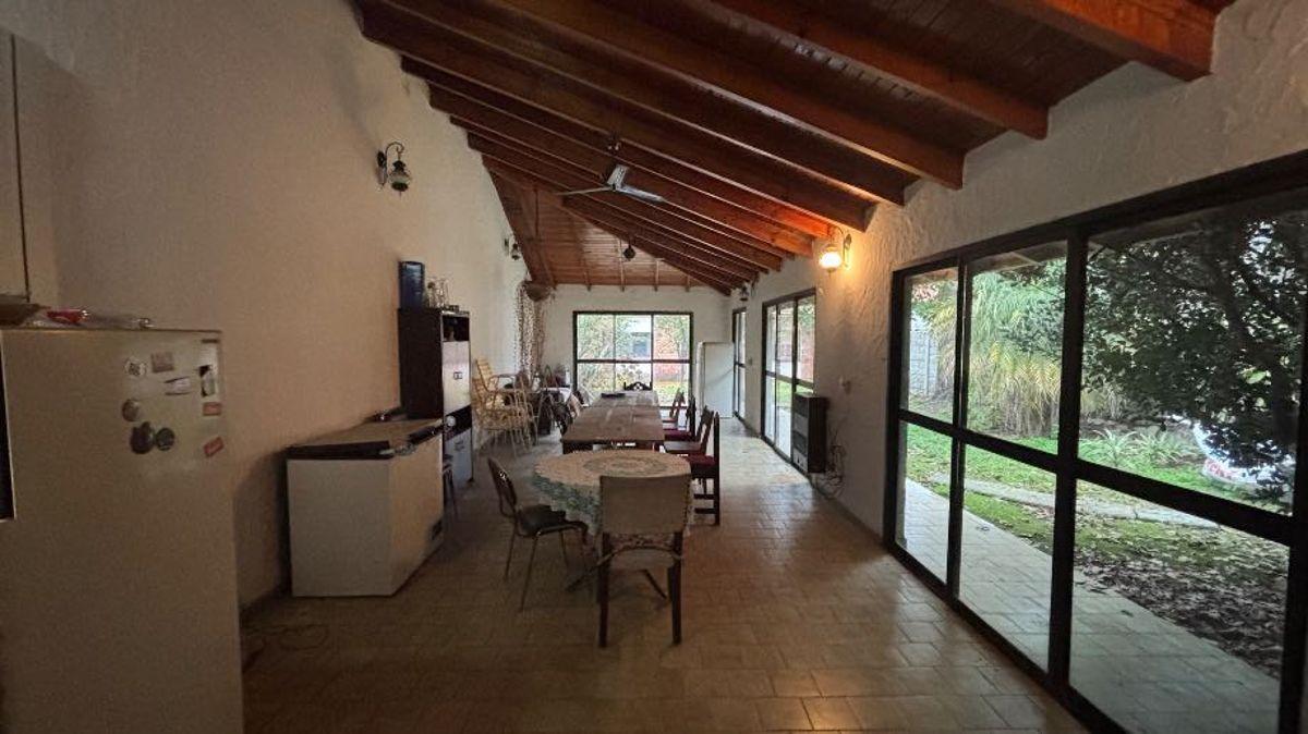 Foto de CASA 4 AMBIENTES EN VENTA EN BARRIO PARQUE BERNAL CON COCHERA., imagen 1