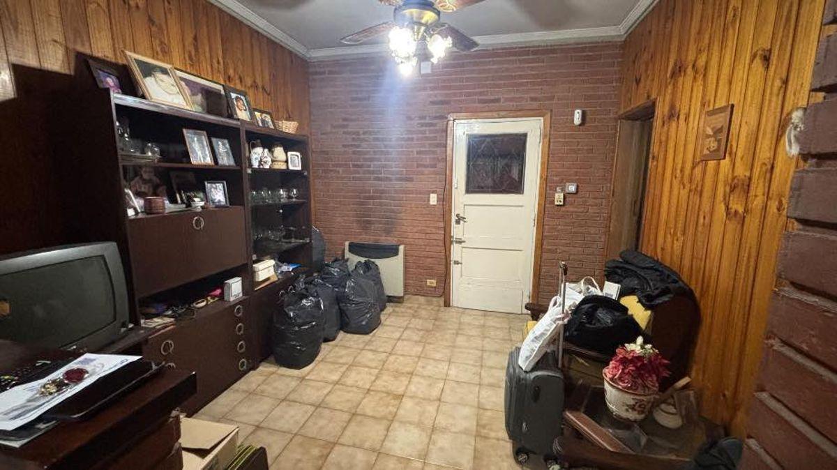 Foto de CASA 4 AMBIENTES EN VENTA EN BARRIO PARQUE BERNAL CON COCHERA., imagen 3