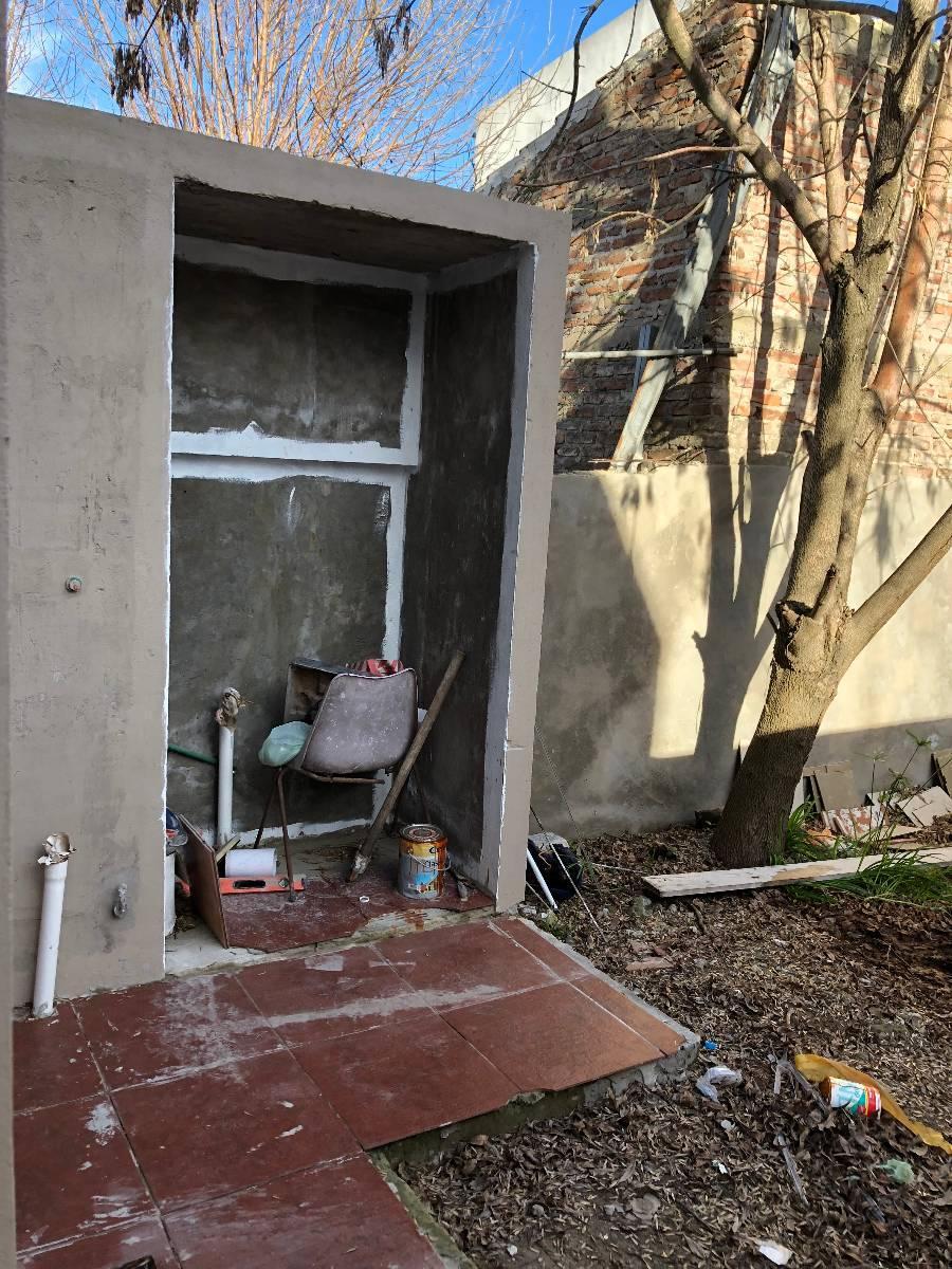 Excelente Duplex en Venta, Amplios Ambientes, Barrio Tolosa. 2