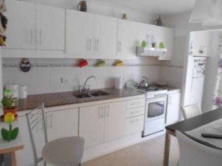 Foto de 526 Y AV ANTARTIDA MUY BUEN DEPARTAMENTO DE 2 DORMITORIOS CON COCHERA, imagen 2