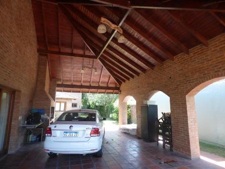 IMPONENTE CASA EN VENTA - PILETA -QUINCHO- OPORTUNIDAD