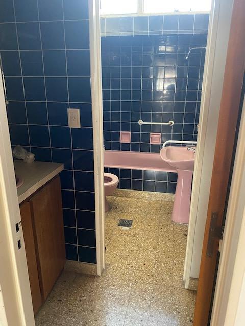 CASA EN VENTA DE 3 DORMITORIOS / CONSULTORIO INDEPENDIENTE - OPORTUNIDAD!!