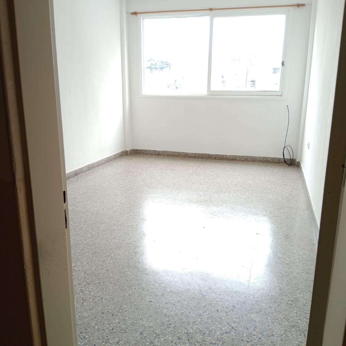 OFICINA EN VENTA -PLENO CENTRO CALLE 8