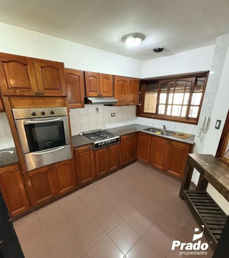 ALQUILER CASA 3 DORMIS- CASCO 5