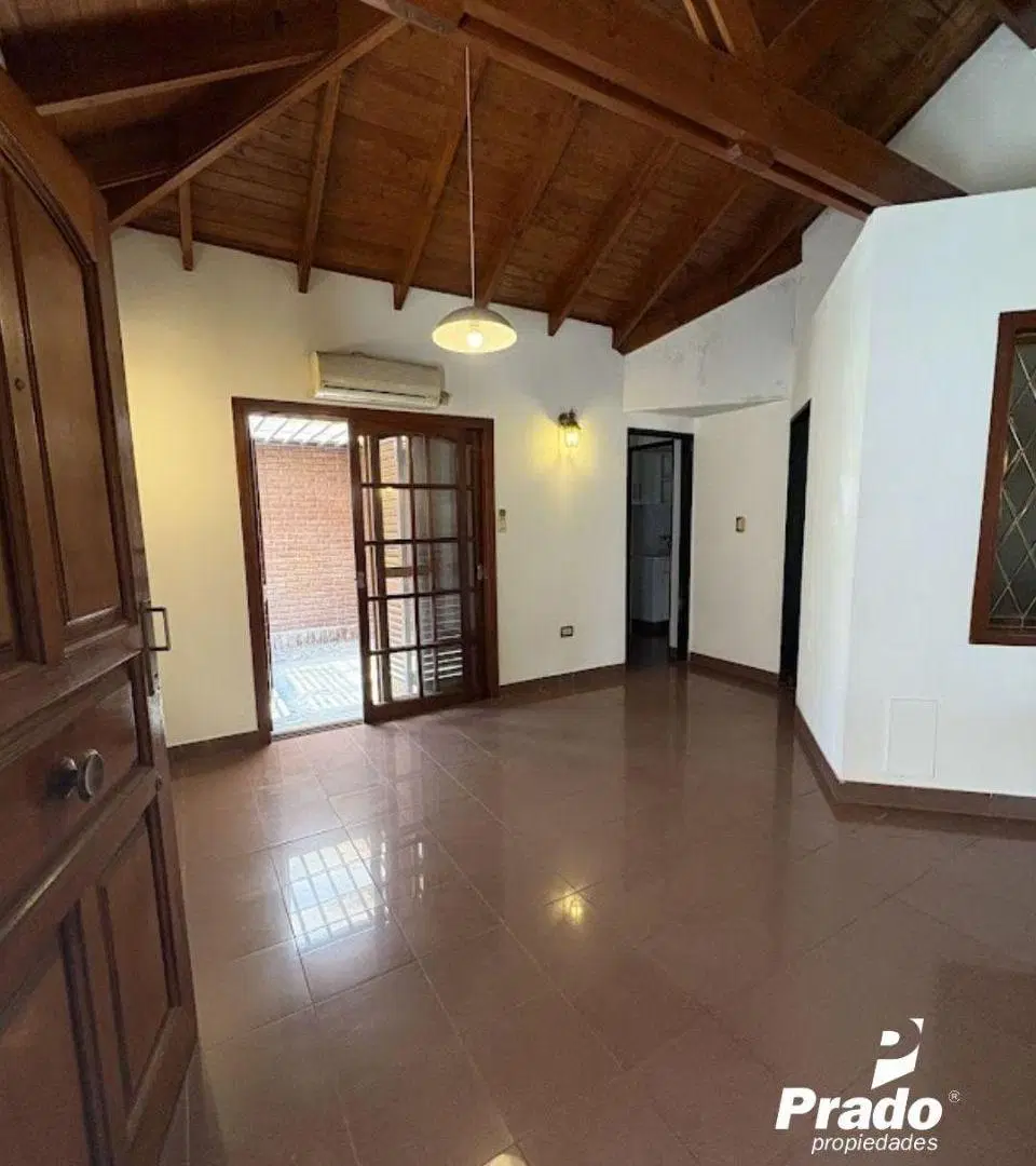 ALQUILER CASA 3 DORMIS- CASCO 4