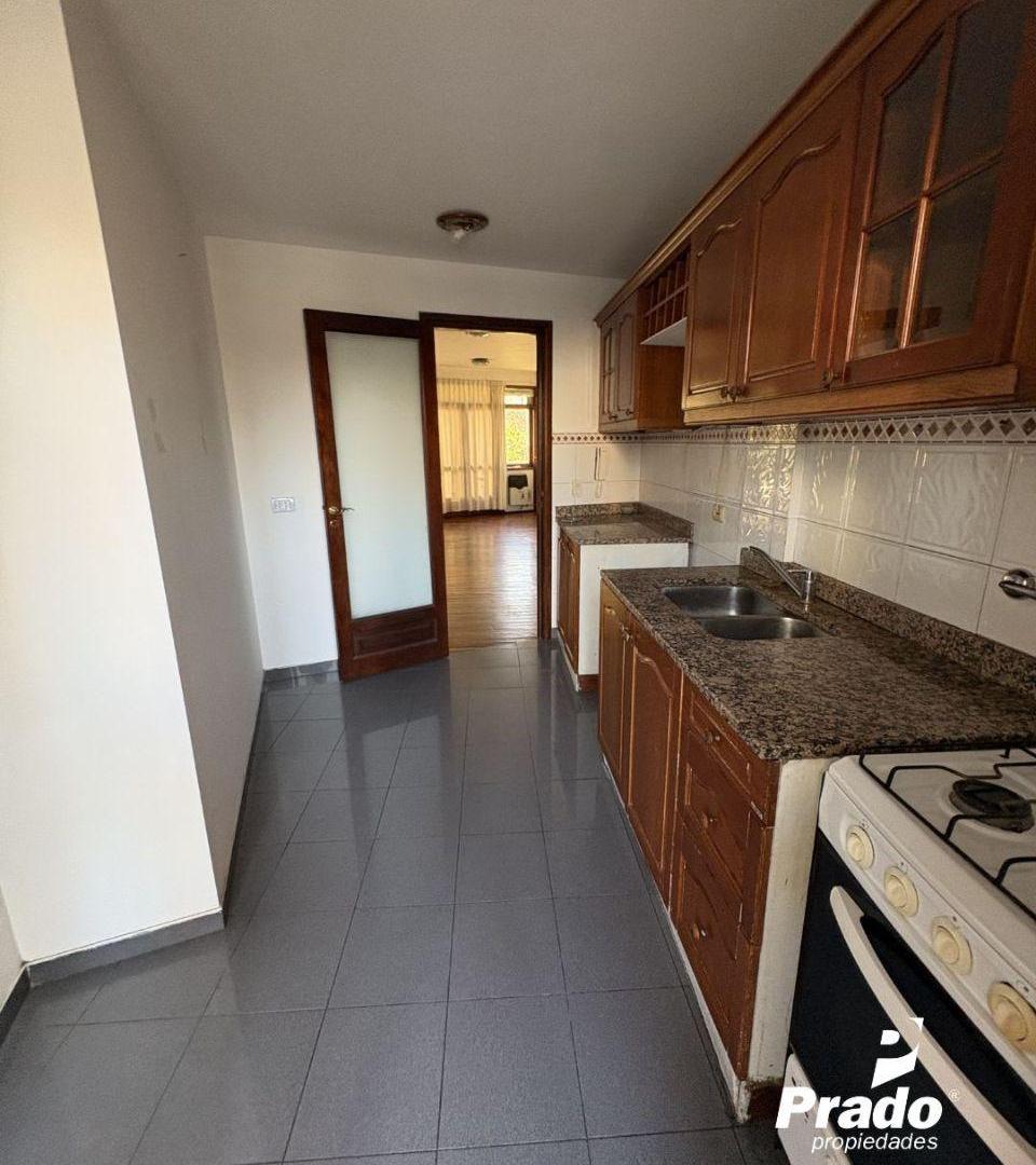 Foto de EXCLENTE DEPTO DE 2 DORM. ZONA CENTRO LA PLATA CON COCHERA, imagen 1