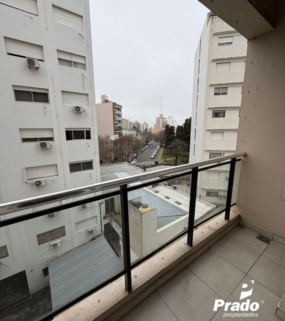 Foto de DEPARTAMENTO DE CATEGORIA ZONA CENTRO - 1 DORM CON BALCÓN, imagen 2