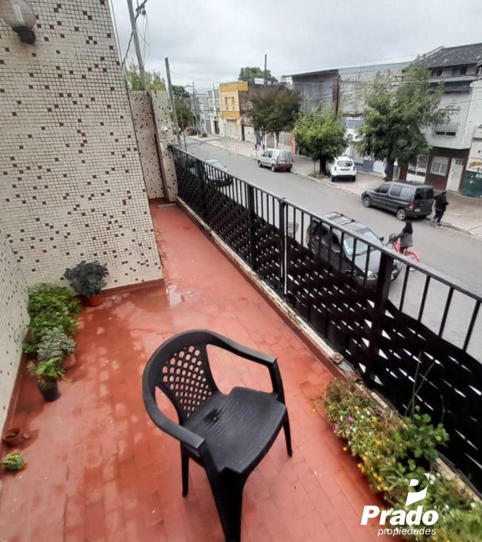 Foto de VENTA EN CONJUNTO DE 3 UNIDADES FUNCIONALES: PH Y DOS LOCALES, imagen 1