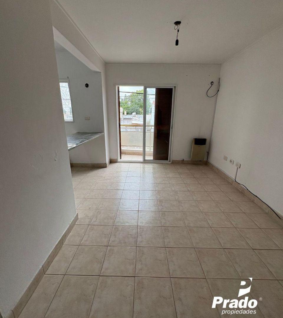 Foto de EXCELENTE DEPTO 2 DORM - COCHERA DESCUBIERTA, imagen 3