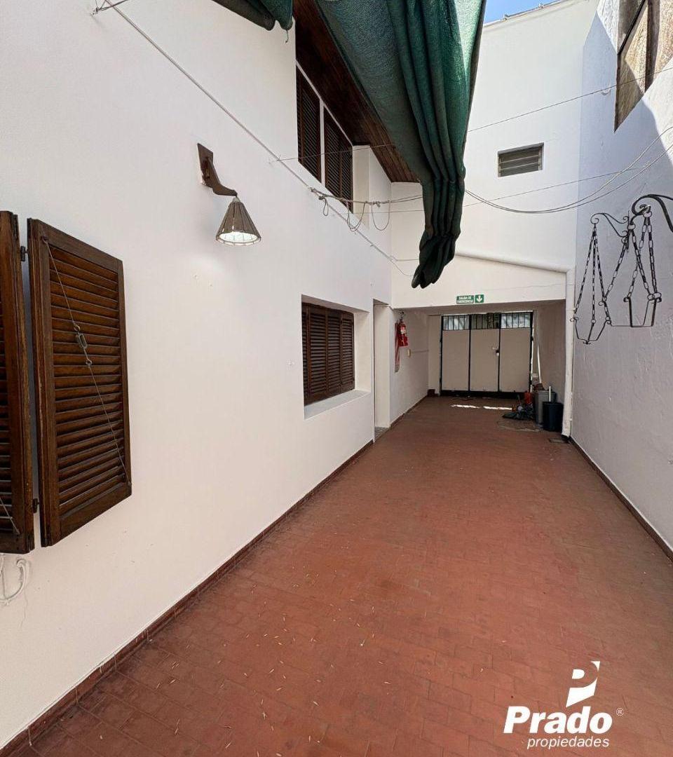 Foto de CASA DE 10 HABITACIONES CON PATIO - ZONA PLAZA PASO, imagen 1