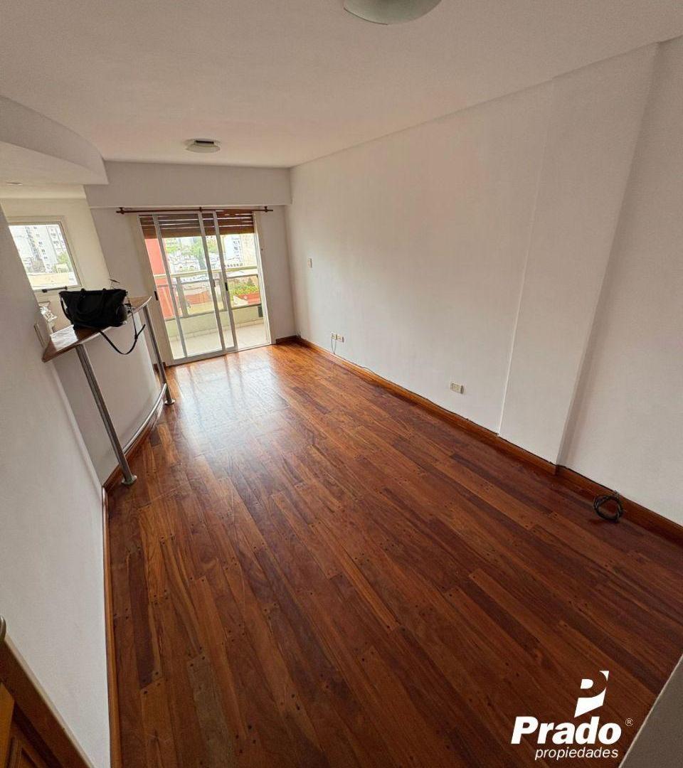 Foto de DEPTO DE CATEGORIA - 1 DORMITORIO - ZONA CENTRO - CON BALCÓN - COCHERA, imagen 4