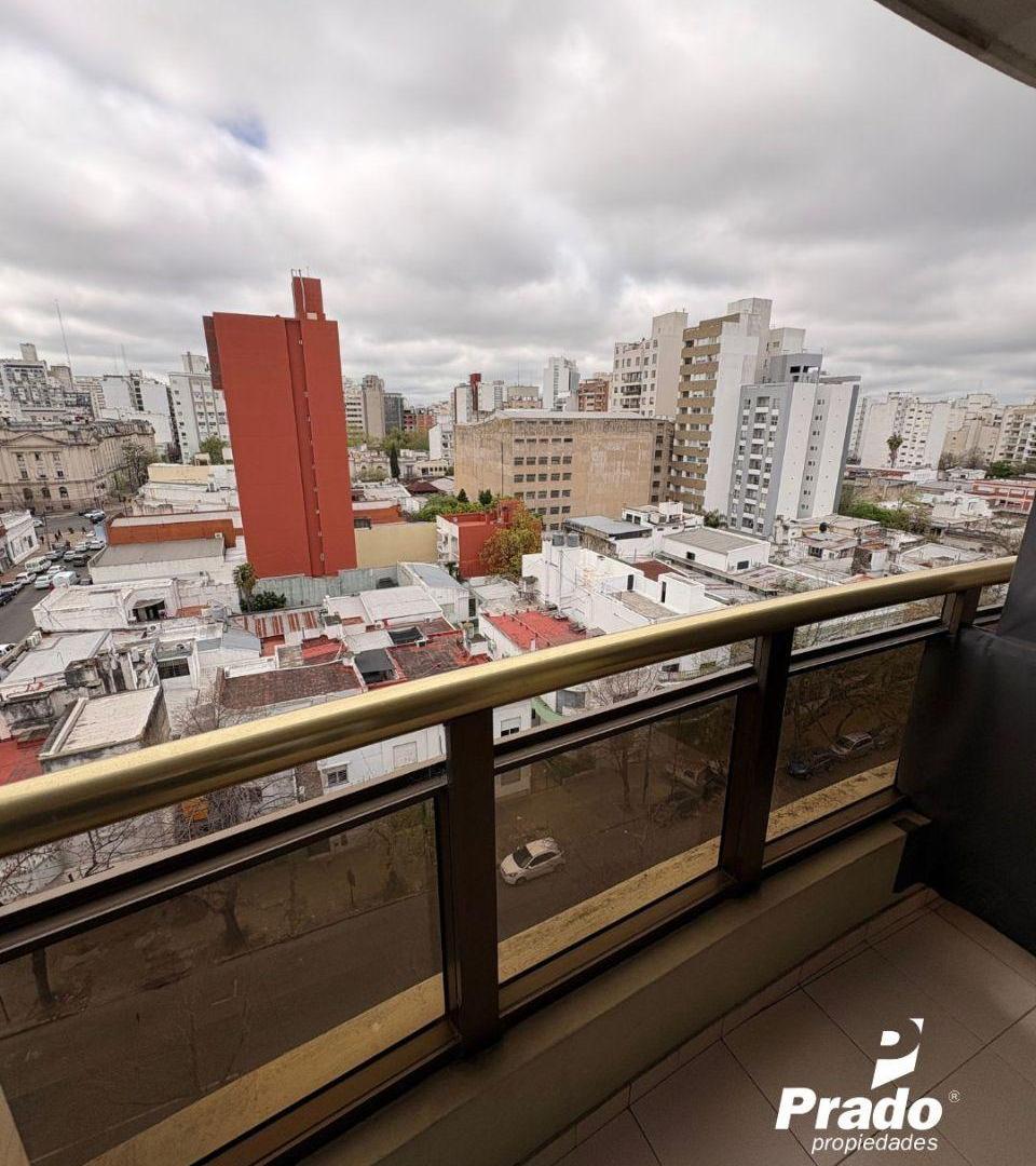 Foto de DEPTO DE CATEGORIA - 1 DORMITORIO - ZONA CENTRO - CON BALCÓN - COCHERA, imagen 5