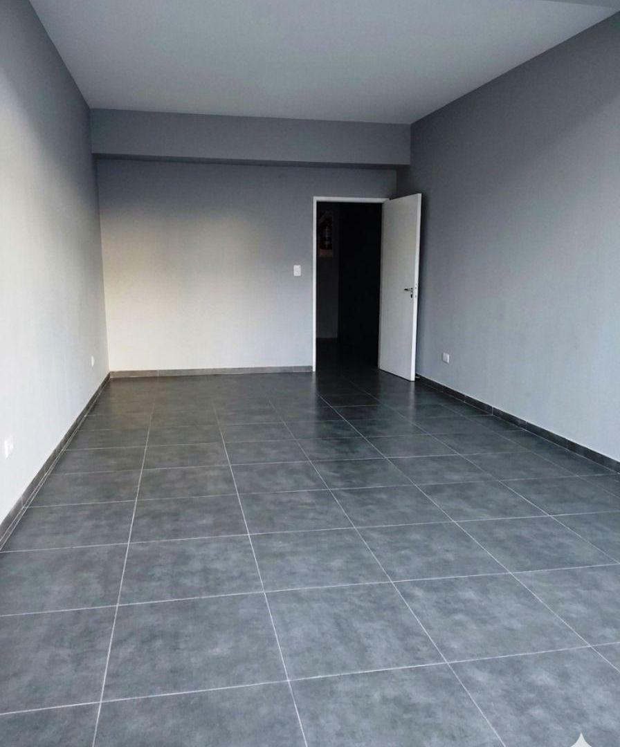 Foto de En Pinamar local en Alquiler. Apto profesional. Zona centro., imagen 2