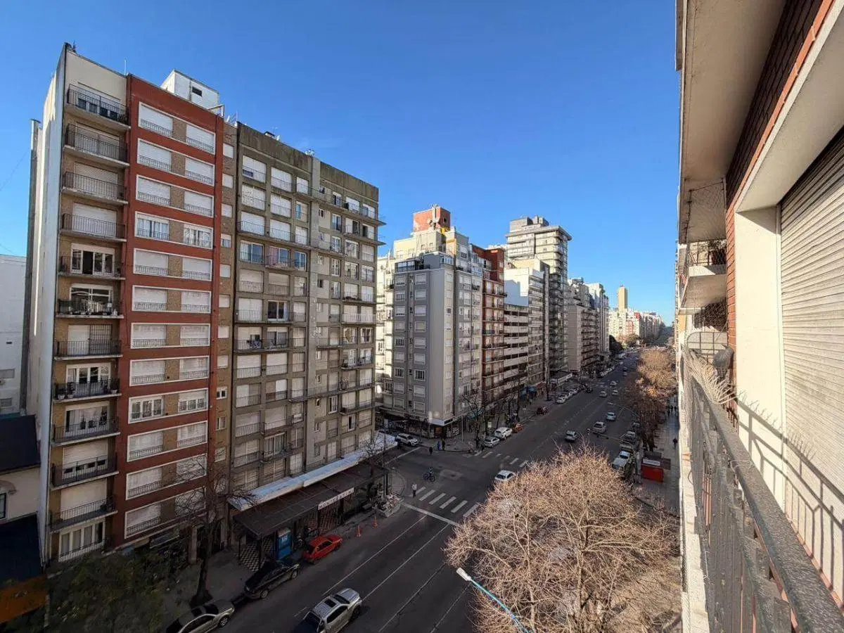 VENTA 3AMB c/dependencia Av. Colon 2300 6º 5