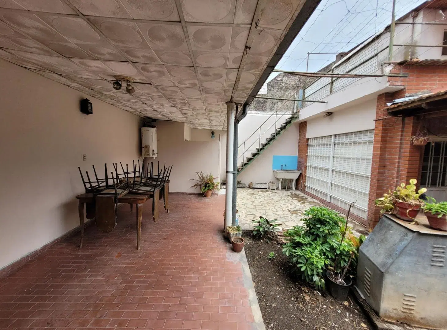 Casa lote propio en venta de 3 amb con quincho y terraza en Villa Ballester - Apto Credito 3