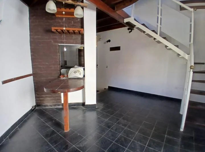 Dúplex 1 dorm con patio y cochera – Ideal 1 persona – Zona Universidades 4