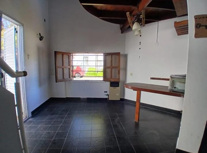 Dúplex 1 dorm con patio y cochera – Ideal 1 persona – Zona Universidades 2