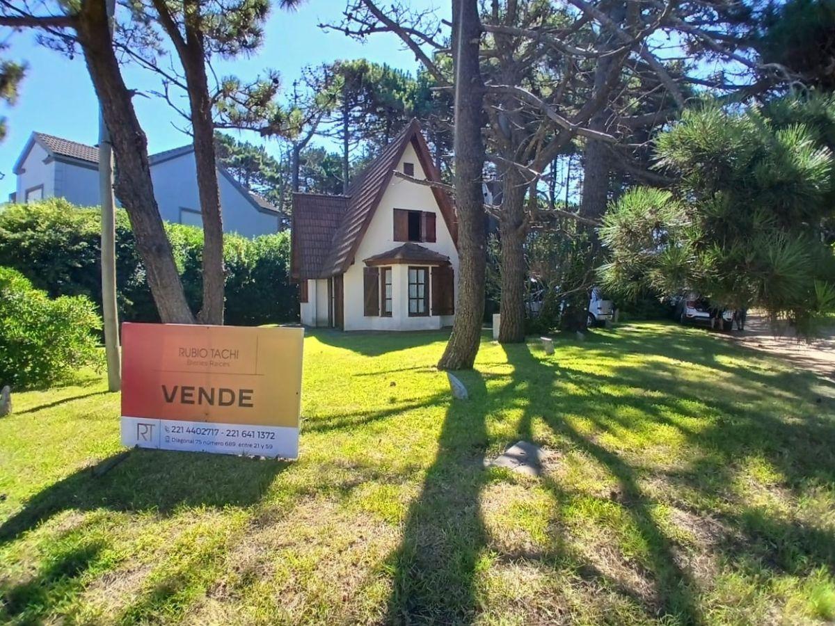 Casa en dos plantas a 2 cuadras de la playa lote arbolado y excelente entorno