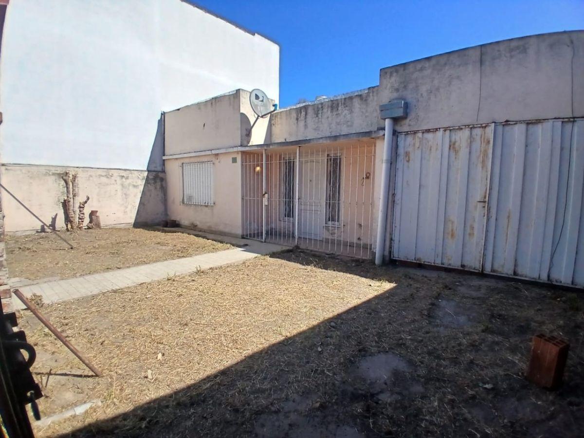 Casa en venta sobre lote propio – Barrio consolidado, a 1 cuadra de Ruta 11