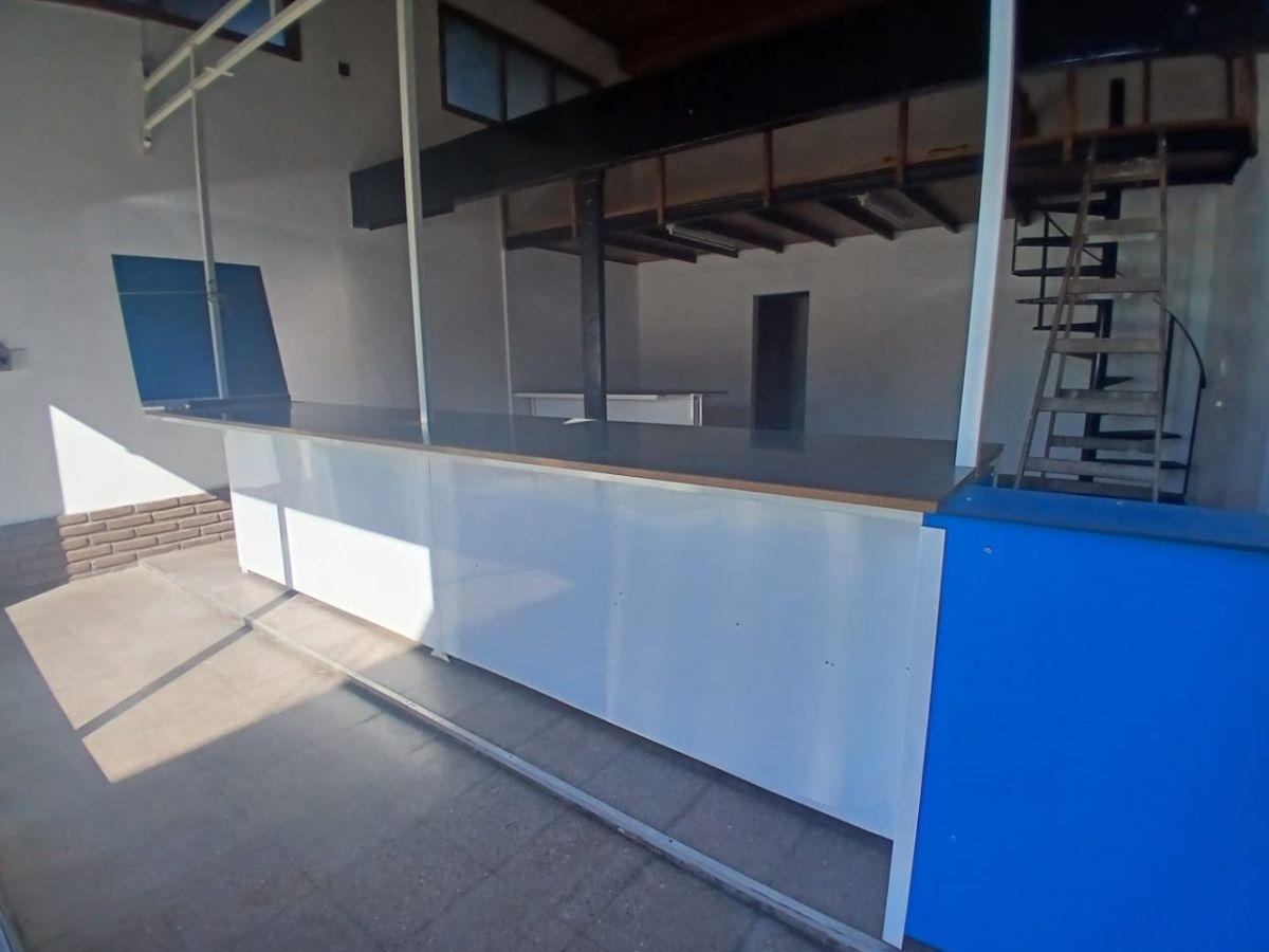 Foto de Local Comercial en Alquiler sobre Avenida 7 – Amplio Frente y Espacio, imagen 3