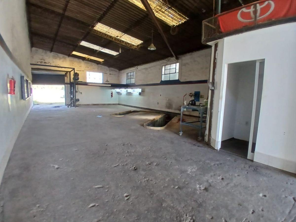 Galpón en alquiler sobre Avenida 7 | Posibilidad de sumar local comercial | Ideal para taller o depó
