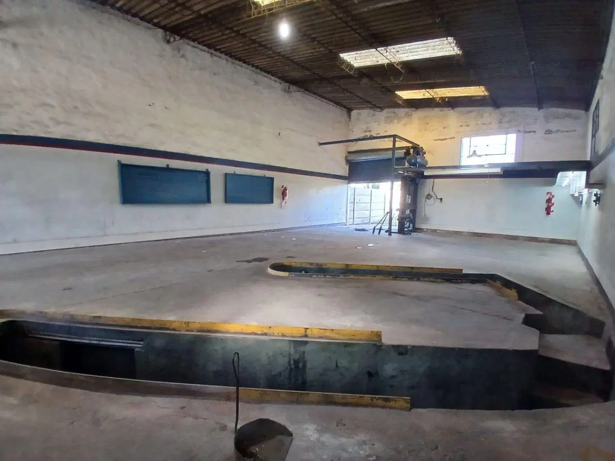 Galpón + local comercial en alquiler sobre Av. 7 | Ideal para taller, logística, depósito o empresa 4