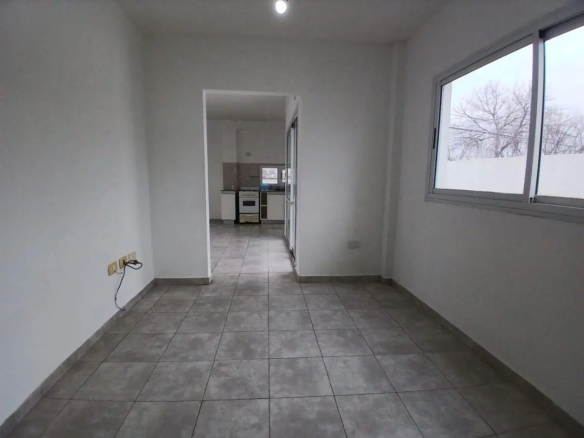 Departamento de 2 dormitorios en alquiler | Cochera y balcón terraza | Excelente ubicación Berisso 2
