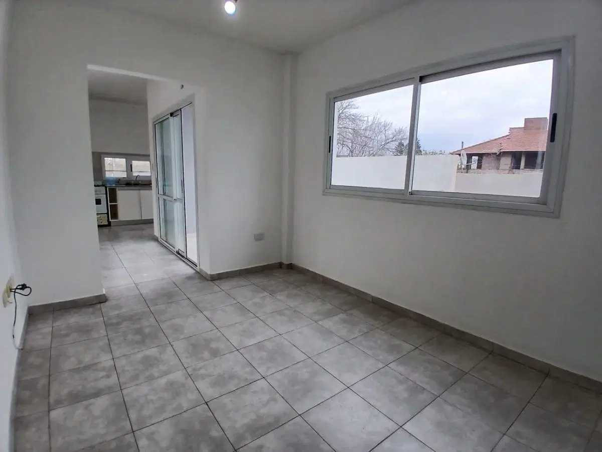 Departamento de 2 dormitorios en alquiler | Cochera y balcón terraza | Excelente ubicación Berisso 5