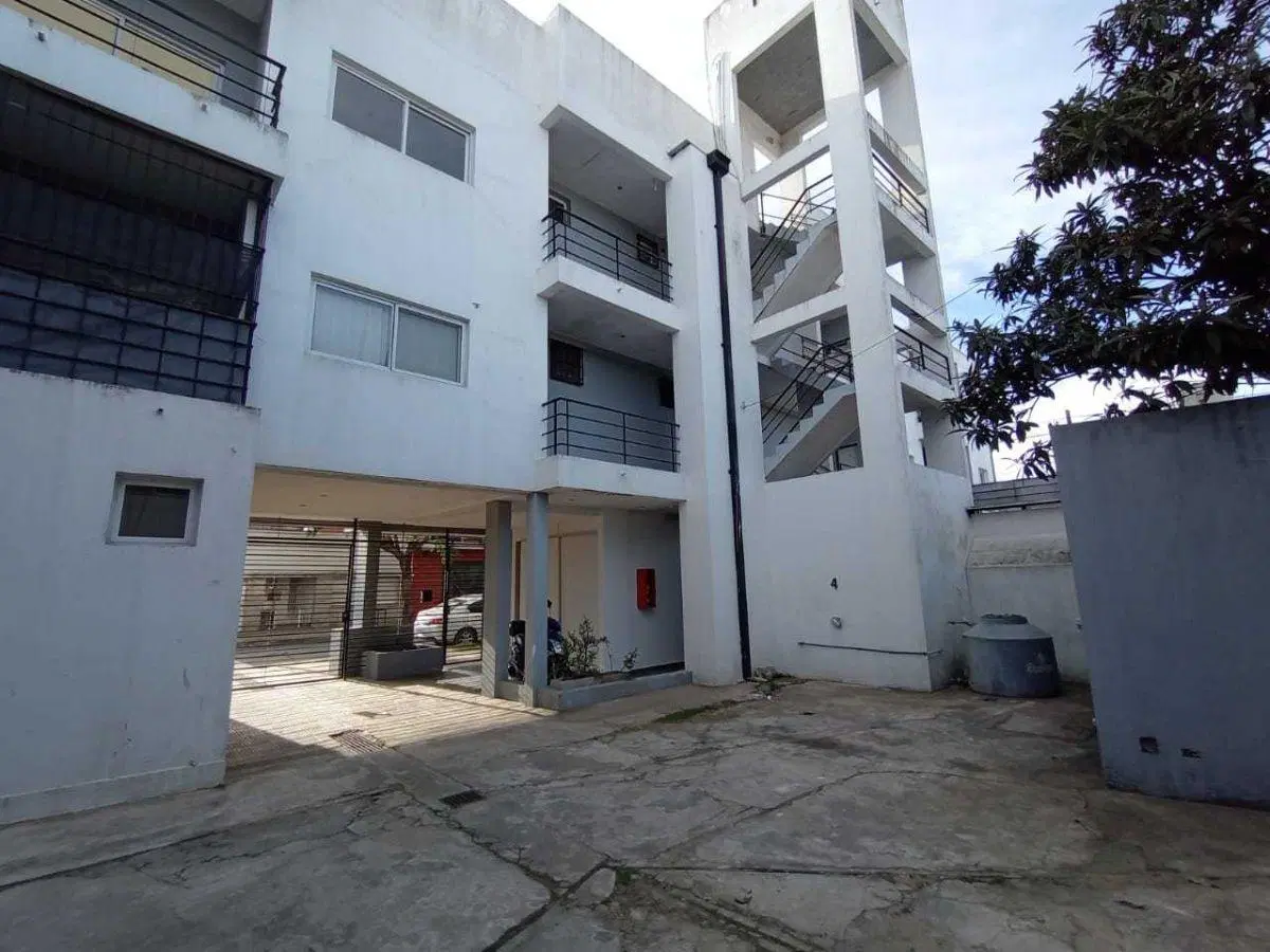 Departamento de 2 dormitorios en alquiler | Cochera y balcón terraza | Excelente ubicación Berisso 1