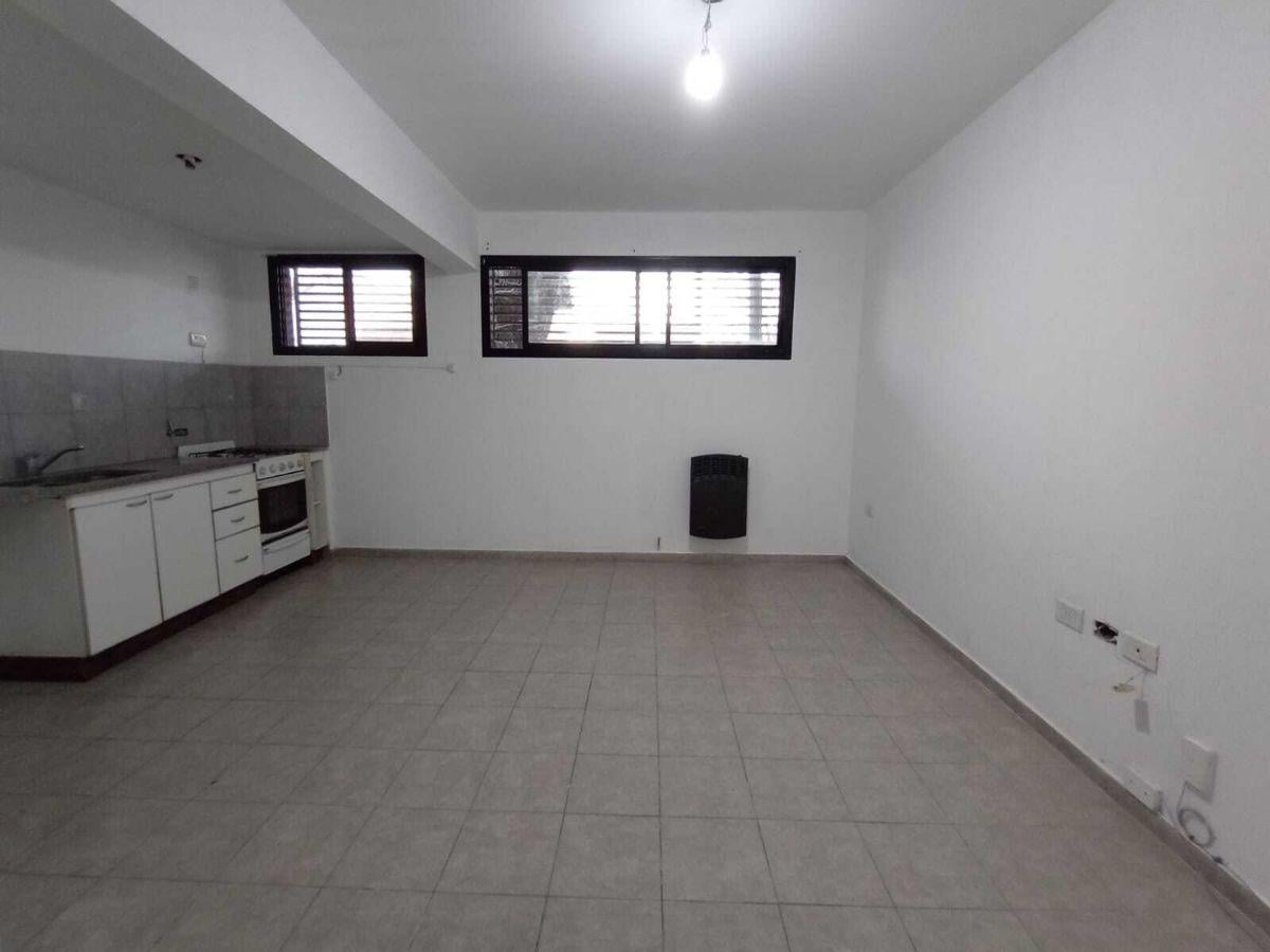 Foto de Monoambiente en planta baja con patio – Excelente ubicación para, imagen 2