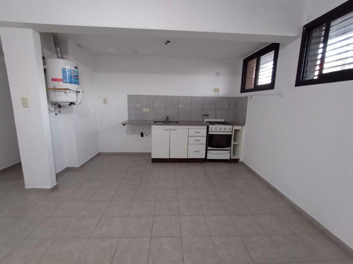 Foto de Monoambiente en planta baja con patio – Excelente ubicación para, imagen 3