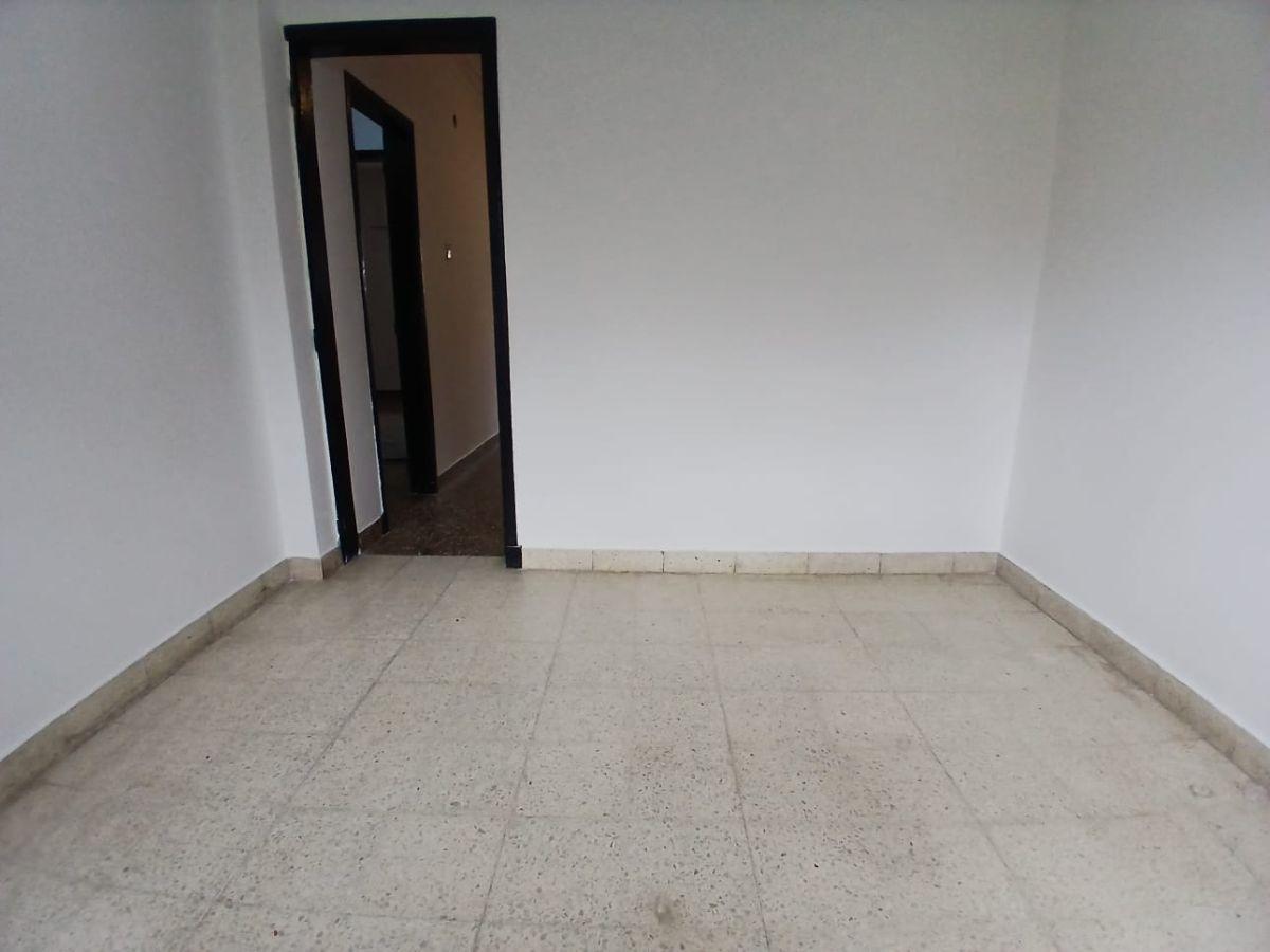 Foto de CASA EN ALQUILER – 2 DORMITORIOS, PATIO Y COCHERA, en 24 entre 36 y 37, imagen 2