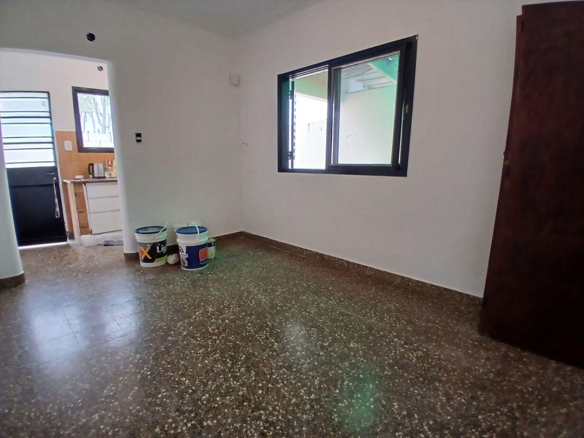 Foto de CASA EN ALQUILER – 2 DORMITORIOS, PATIO Y COCHERA, en 24 entre 36 y 37, imagen 1