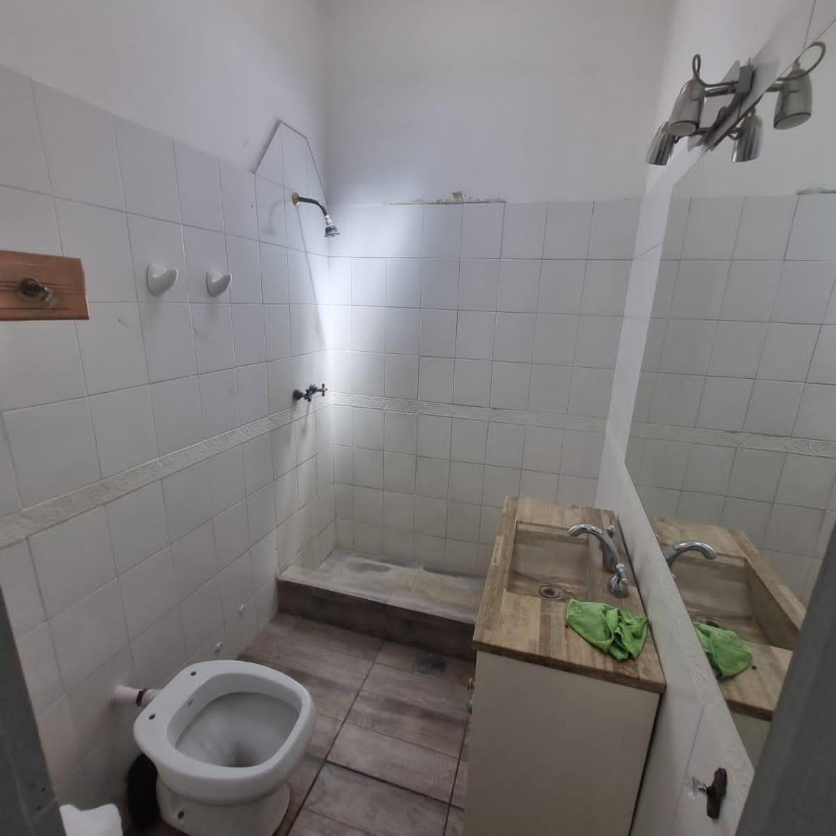 Hermosa Casa en Venta S/lote Propio - 3 Amb. C/cochera, Parrilla, Terraza y Fondo. 4