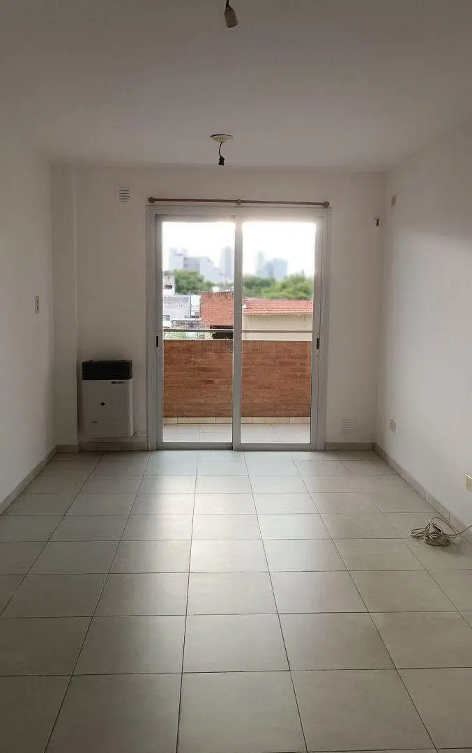 Dpto 1 dorm. con balcón a mts Av. Colón.- 5